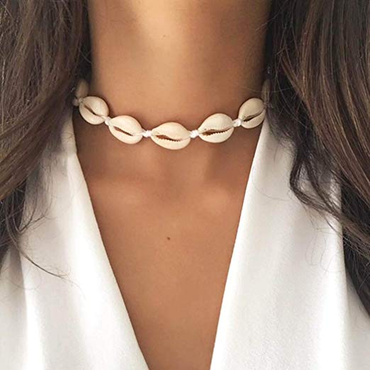 chocker de conchas beige