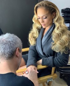 Conoce a Tom Bachik, el nail artist de JLo