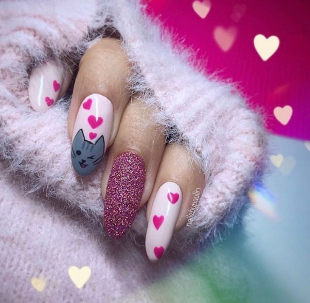 uñas con corazones